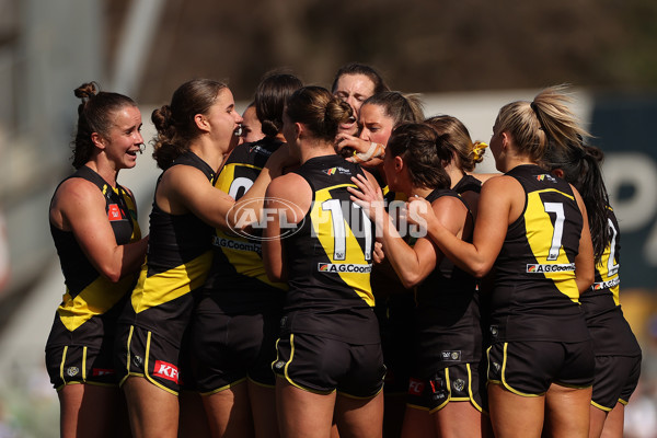 AFLW 2025 Round 05 - Richmond v Geelong - A-62809661