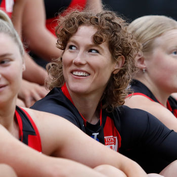 AFLW 2025 Media - Essendon Team Photo Day